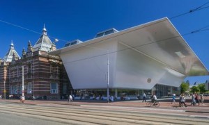 1A. Stedelijk Museum view of the original building (A.W. Weissman, 1895) and new building designed by Benthem Crouwel Architects. Photo John Lewis Marshall.